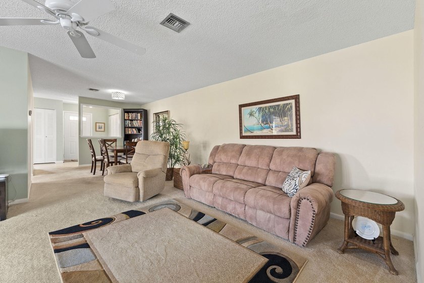Beautiful second floor end unit located in the guard gated High - photo 7