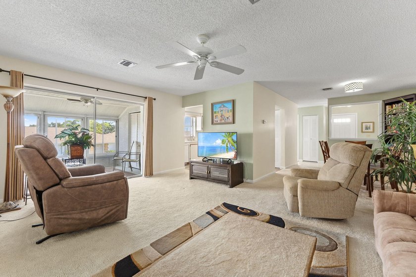 Beautiful second floor end unit located in the guard gated High - photo 9