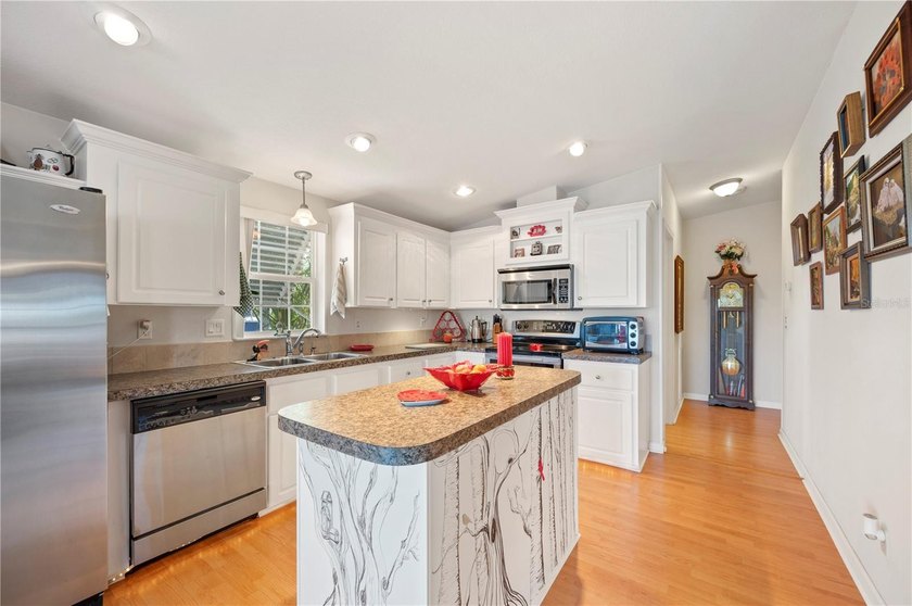 THIS HOME QUALIFIES FOR 100% FINANCING (No PMI and No Income - photo 10