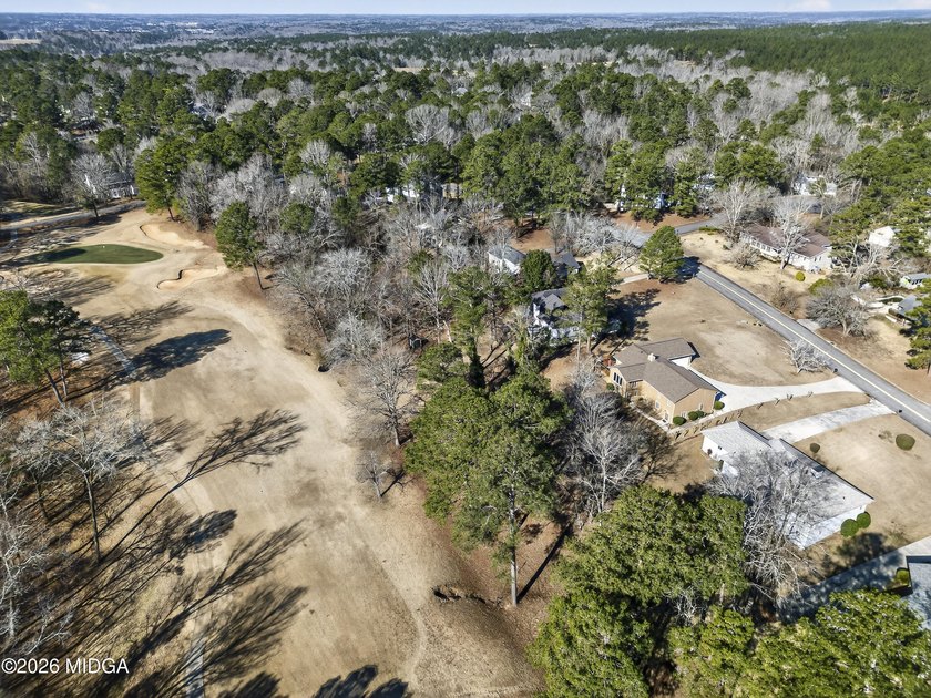 Beautiful all-brick home on the 2nd fairway! This 3-bedroom - photo 13