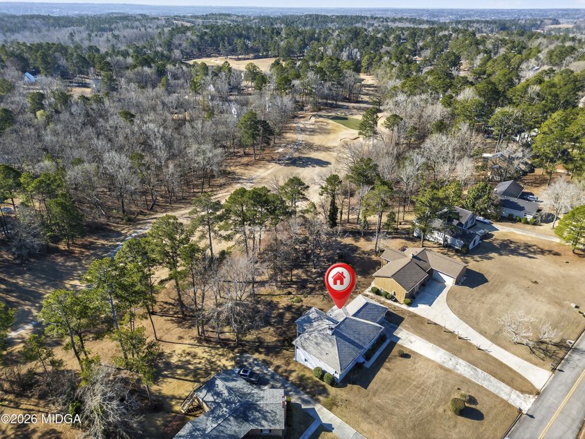 Beautiful all-brick home on the 2nd fairway! This 3-bedroom - photo 15