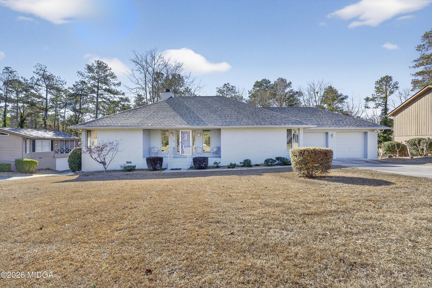 Beautiful all-brick home on the 2nd fairway! This 3-bedroom - photo 16