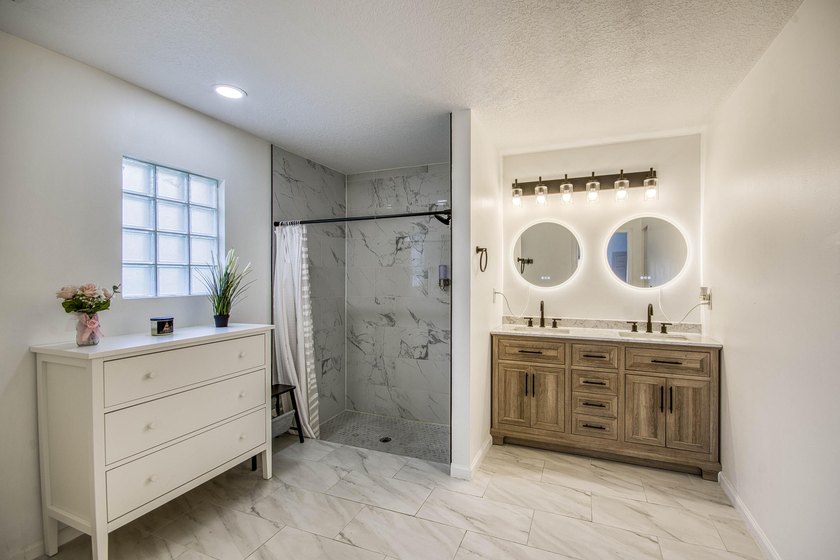 Beautifully updated 4-bedroom, 2-bath home featuring a brand-new - photo 16