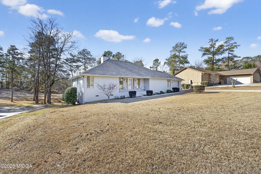 Beautiful all-brick home on the 2nd fairway! This 3-bedroom - photo 17