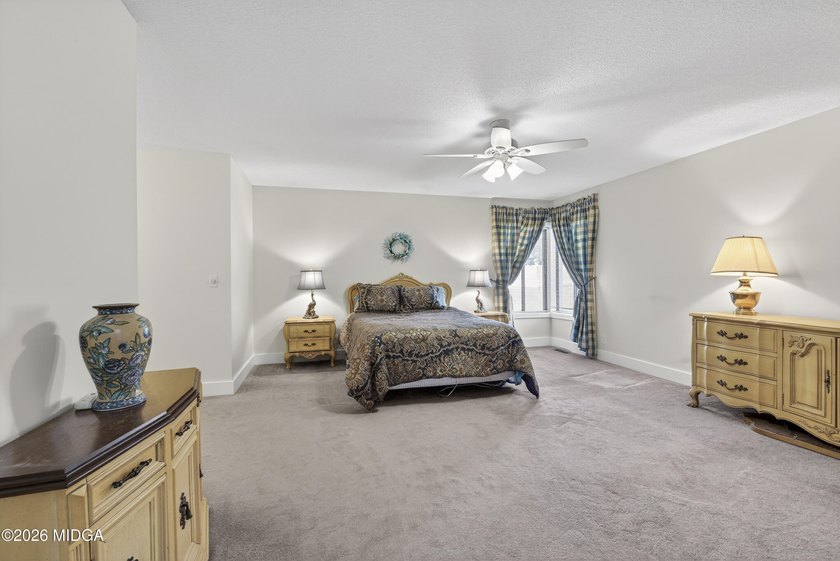 Beautiful all-brick home on the 2nd fairway! This 3-bedroom - photo 21