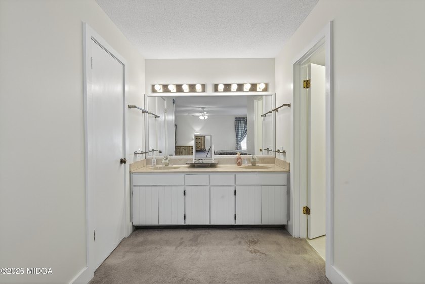 Beautiful all-brick home on the 2nd fairway! This 3-bedroom - photo 25
