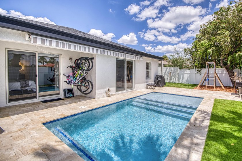 Beautifully updated 4-bedroom, 2-bath home featuring a brand-new - photo 25
