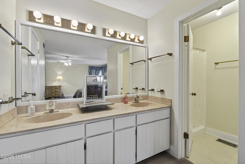 Beautiful all-brick home on the 2nd fairway! This 3-bedroom - photo 26