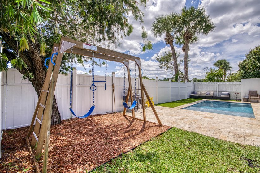 Beautifully updated 4-bedroom, 2-bath home featuring a brand-new - photo 27