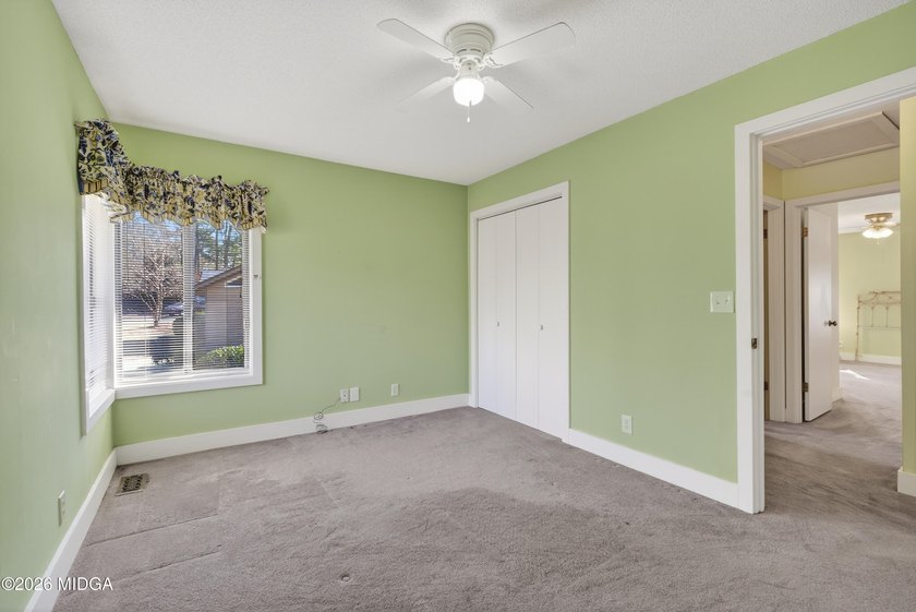 Beautiful all-brick home on the 2nd fairway! This 3-bedroom - photo 29