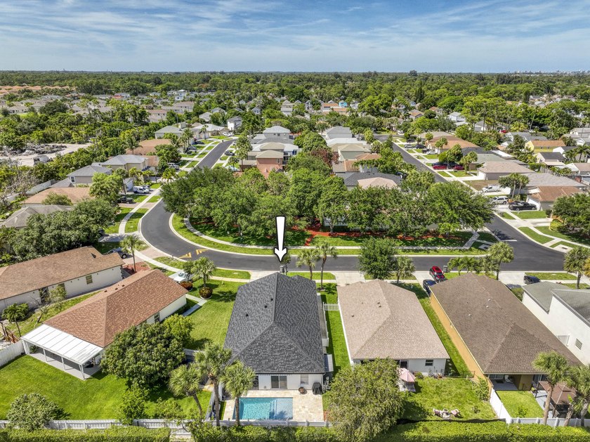 Beautifully updated 4-bedroom, 2-bath home featuring a brand-new - photo 30