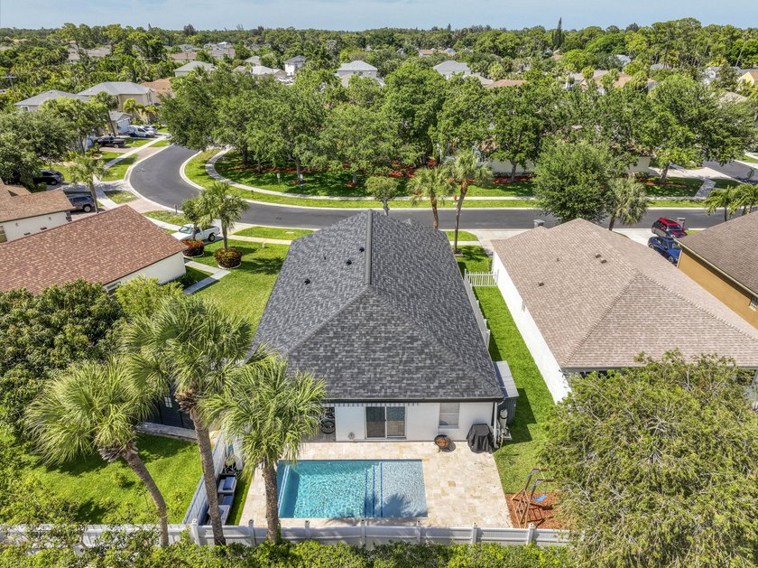 Beautifully updated 4-bedroom, 2-bath home featuring a brand-new - photo 31