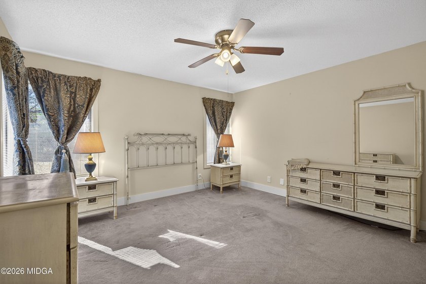 Beautiful all-brick home on the 2nd fairway! This 3-bedroom - photo 33
