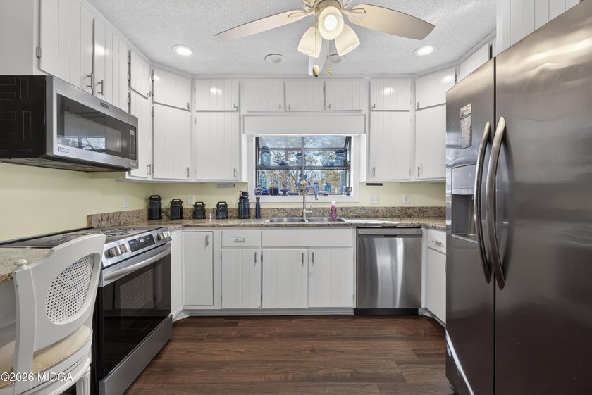 Beautiful all-brick home on the 2nd fairway! This 3-bedroom - photo 37