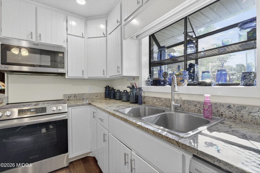 Beautiful all-brick home on the 2nd fairway! This 3-bedroom - photo 41