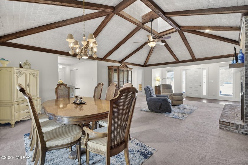 Beautiful all-brick home on the 2nd fairway! This 3-bedroom - photo 44