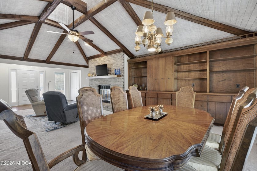 Beautiful all-brick home on the 2nd fairway! This 3-bedroom - photo 45