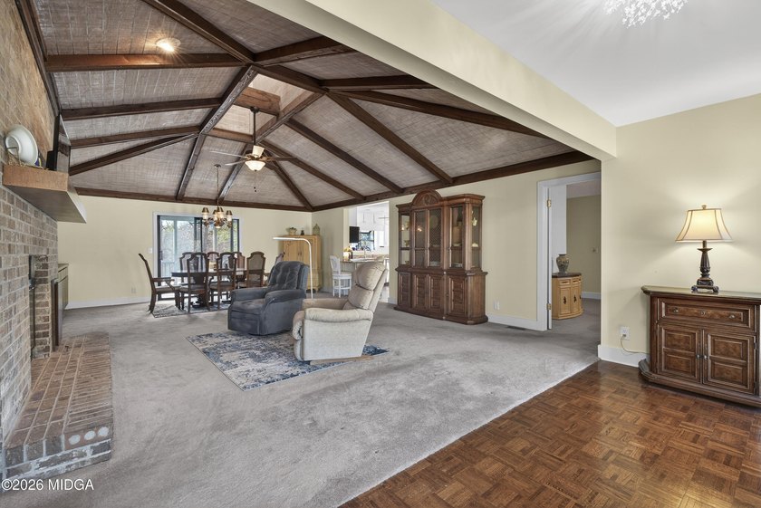 Beautiful all-brick home on the 2nd fairway! This 3-bedroom - photo 47