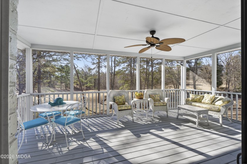 Beautiful all-brick home on the 2nd fairway! This 3-bedroom - photo 50
