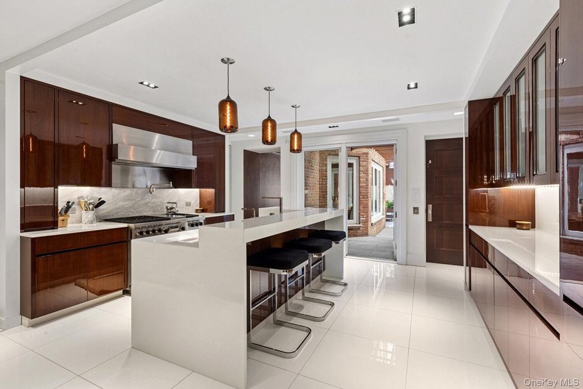 This exceptional over 20-foot-wide townhouse is discreetly - photo 11
