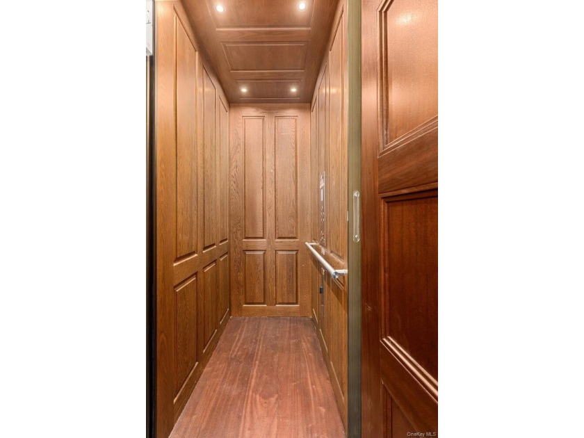 This exceptional over 20-foot-wide townhouse is discreetly - photo 15