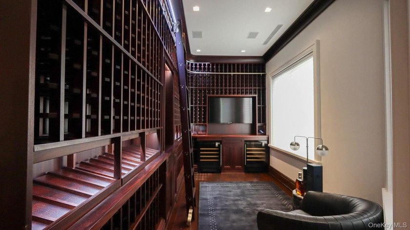 This exceptional over 20-foot-wide townhouse is discreetly - photo 18