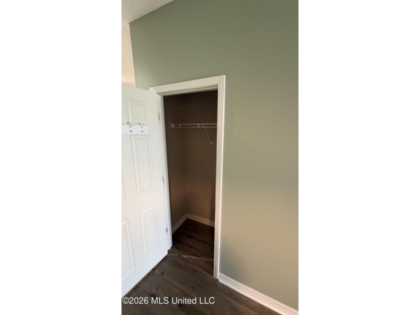 Extremely well updated and maintained home in a very convenient - photo 19