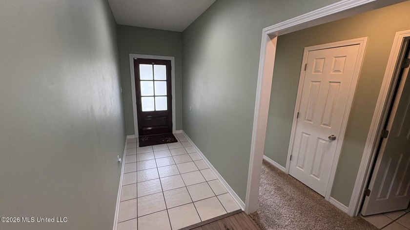 Extremely well updated and maintained home in a very convenient - photo 20
