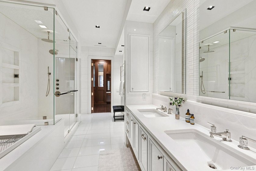 This exceptional over 20-foot-wide townhouse is discreetly - photo 21