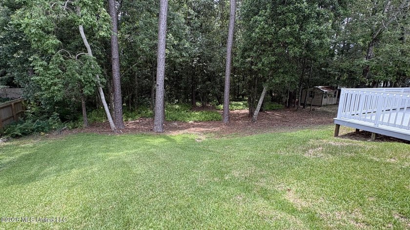 Extremely well updated and maintained home in a very convenient - photo 22