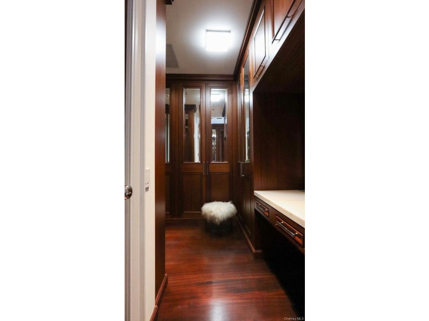 This exceptional over 20-foot-wide townhouse is discreetly - photo 23