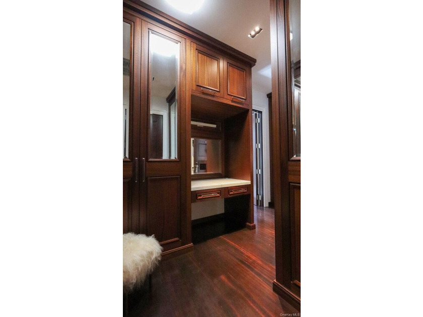This exceptional over 20-foot-wide townhouse is discreetly - photo 24