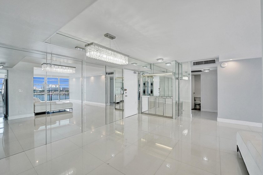 Rare opportunity to own a beautifully updated waterfront condo - photo 4