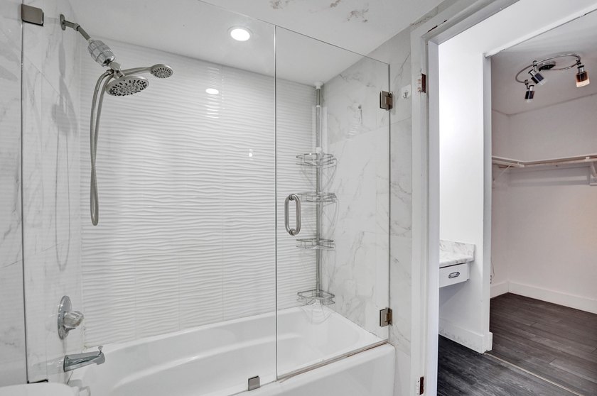 Rare opportunity to own a beautifully updated waterfront condo - photo 7