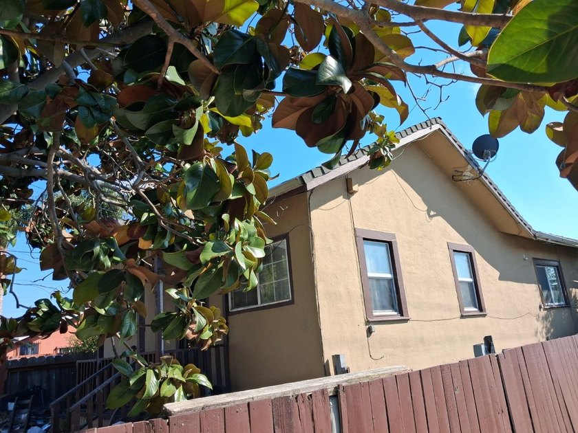 Instant equity. Investor or handyman special. Amazing - photo 3