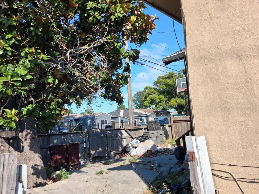 Instant equity. Investor or handyman special. Amazing - photo 6