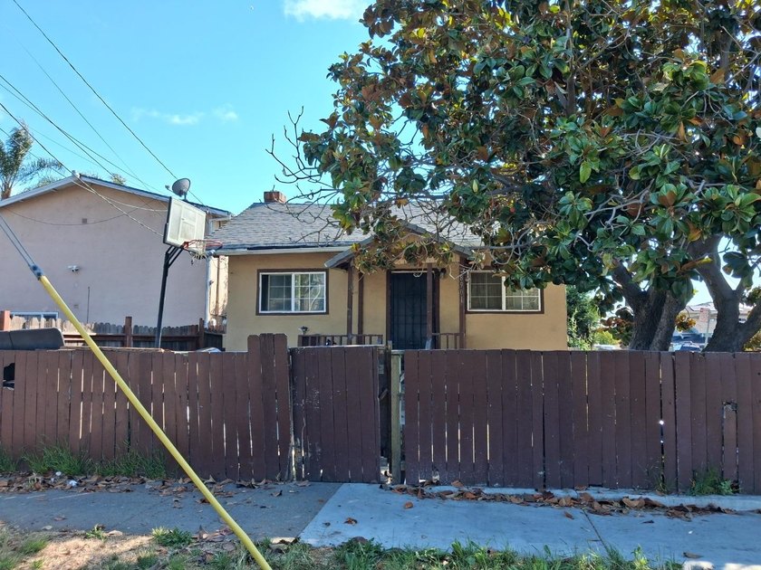 Instant equity. Investor or handyman special. Amazing - photo 7