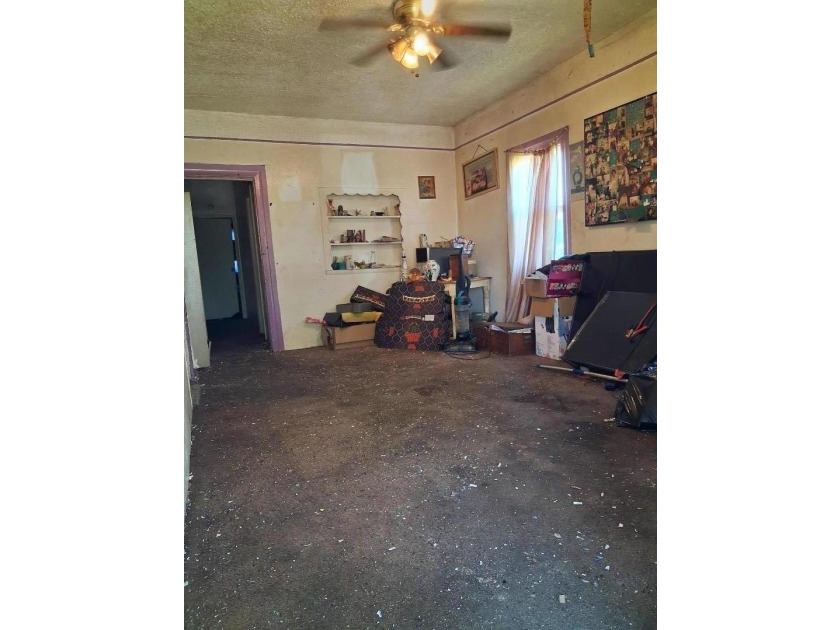 Instant equity. Investor or handyman special. Amazing - photo 8