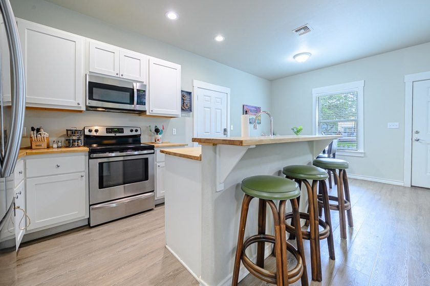 Turnkey Income-Producing Coastal Cottage | STR Allowed | Fully - photo 14