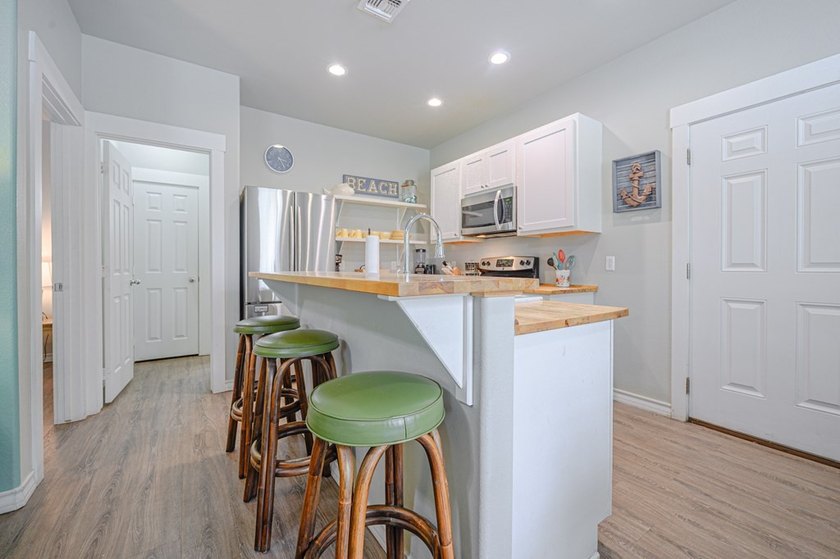 Turnkey Income-Producing Coastal Cottage | STR Allowed | Fully - photo 15