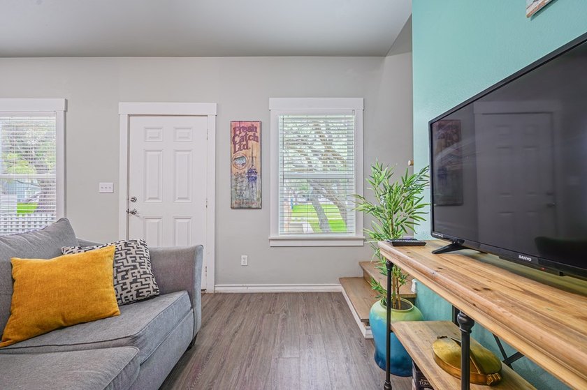 Turnkey Income-Producing Coastal Cottage | STR Allowed | Fully - photo 20