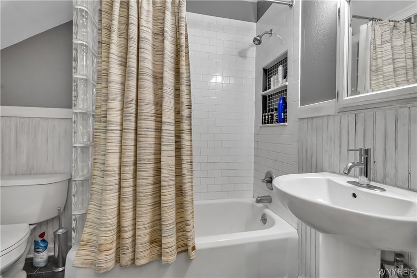 Located in the heart of Buffalo's historic Allentown - photo 24