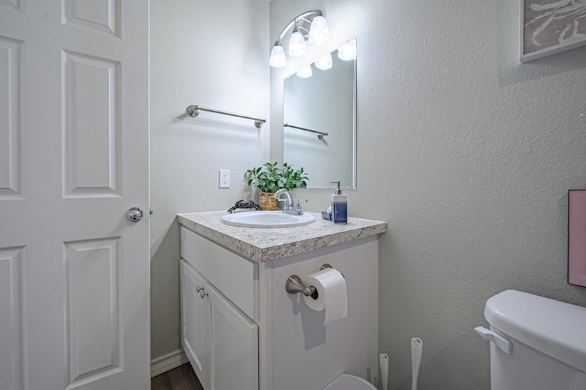 Turnkey Income-Producing Coastal Cottage | STR Allowed | Fully - photo 28