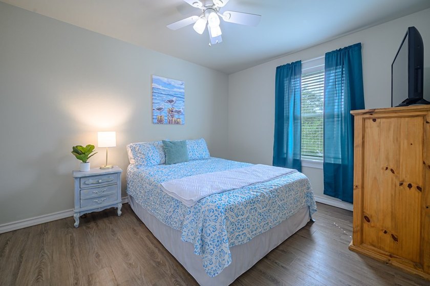 Turnkey Income-Producing Coastal Cottage | STR Allowed | Fully - photo 32
