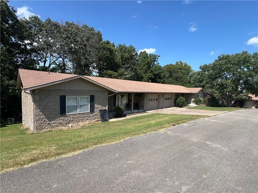 31.6 Acres of income producing property consisting of 5 single - photo 4