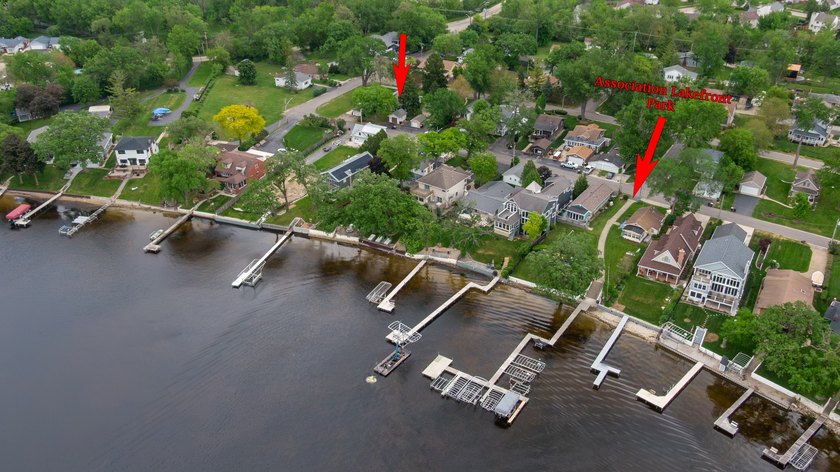 Cute as can be and full of charm! Welcome to this inviting lake - photo 4