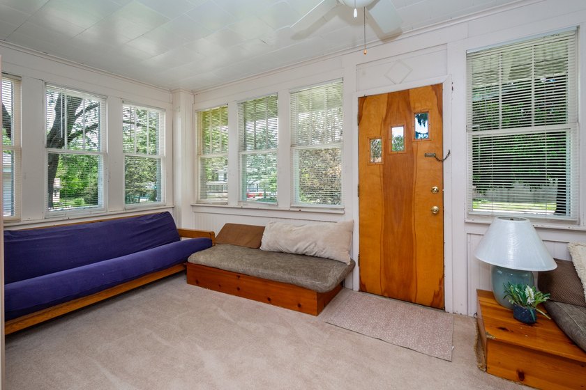 Cute as can be and full of charm! Welcome to this inviting lake - photo 6