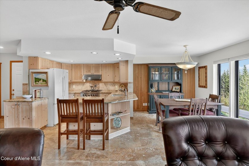 Luxury ski-in/ski-out Highland Village condo with a warm rustic - photo 11
