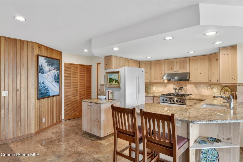 Luxury ski-in/ski-out Highland Village condo with a warm rustic - photo 13