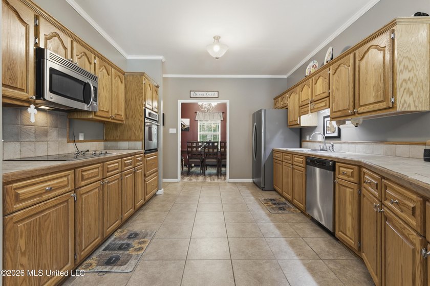 Enjoy the perfect blend of privacy and convenience with this - photo 13